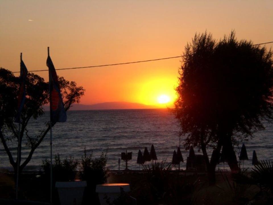 Sonnenaufgang von der Frühstücksterrasse alltoura Club Hotel Poseidon Palace