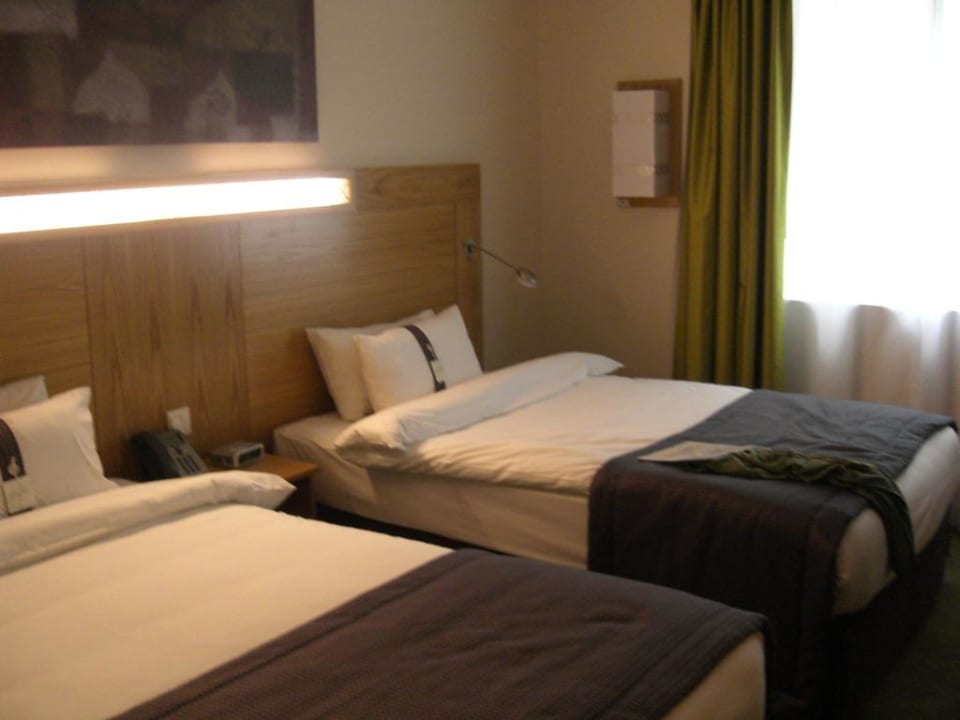 Zimmer Holiday Inn Express Dubai Airport