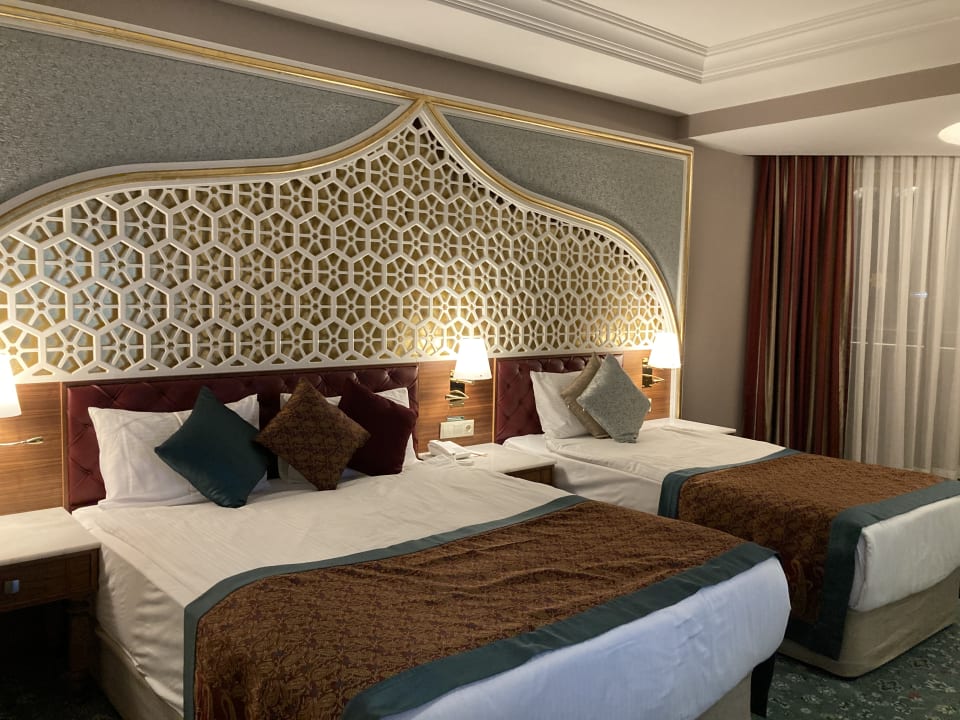 Zimmer Royal Taj Mahal Hotel
