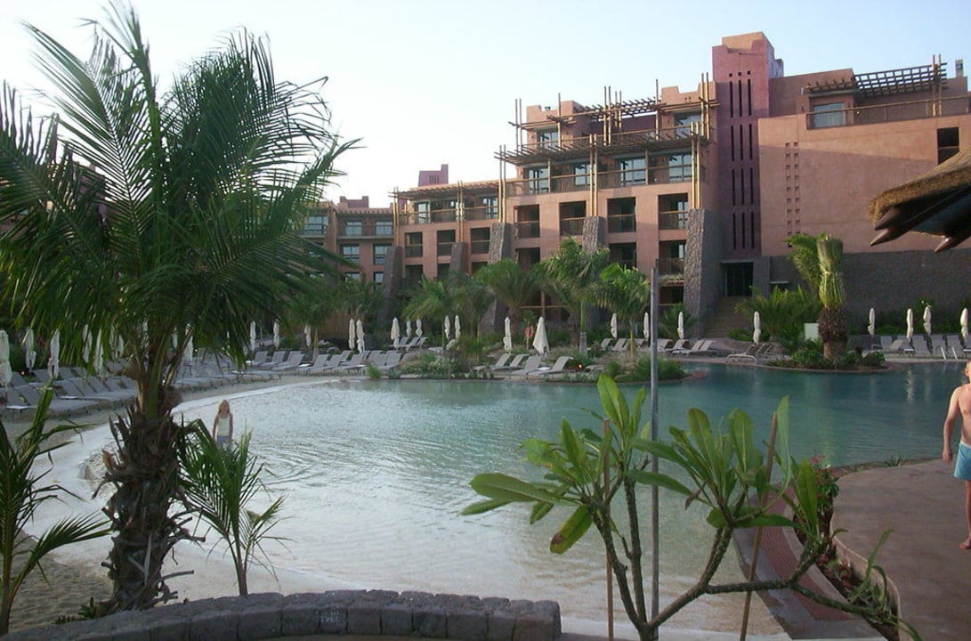 Pool mit Kiesstrand Lopesan Baobab Resort