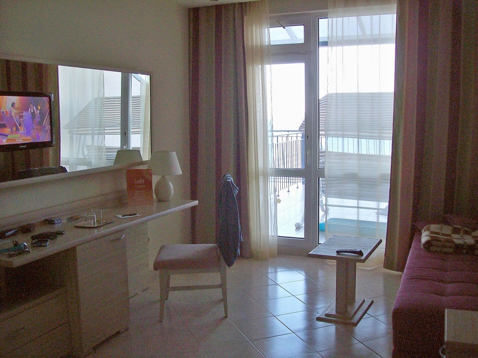 Appartement-Wohnzimmer mit Terrasse und Hollywoodschaukel GRIFID Vistamar