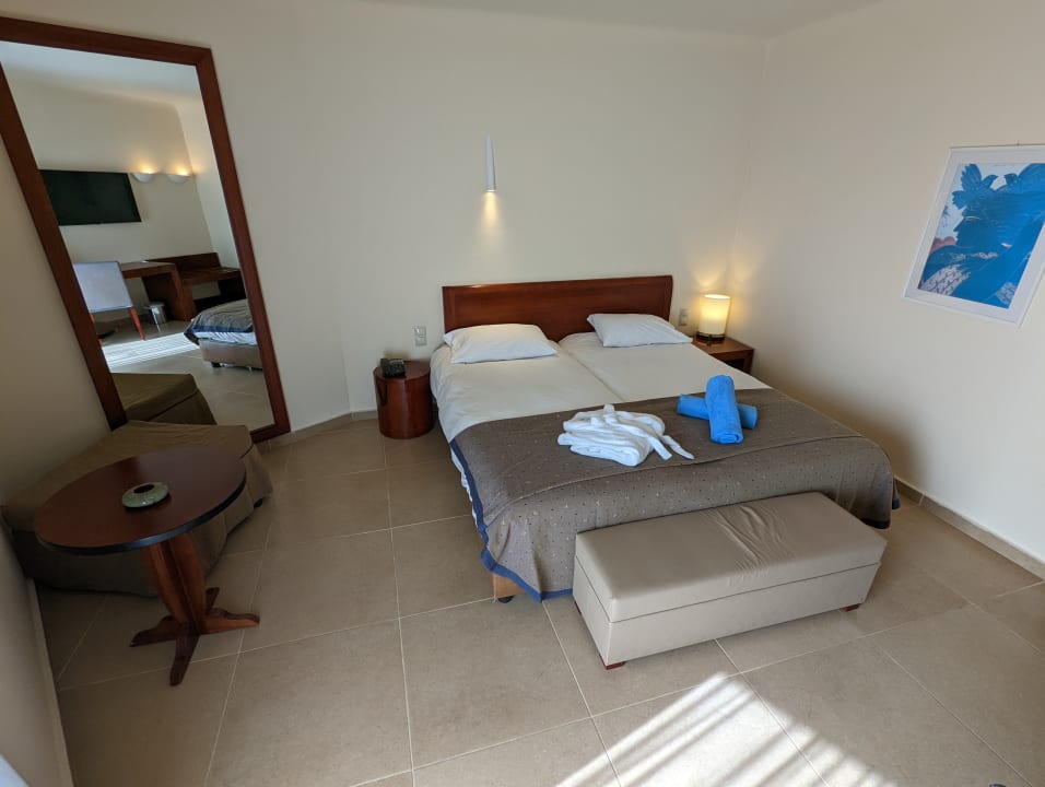 Zimmer Apollonia Beach Resort & Spa