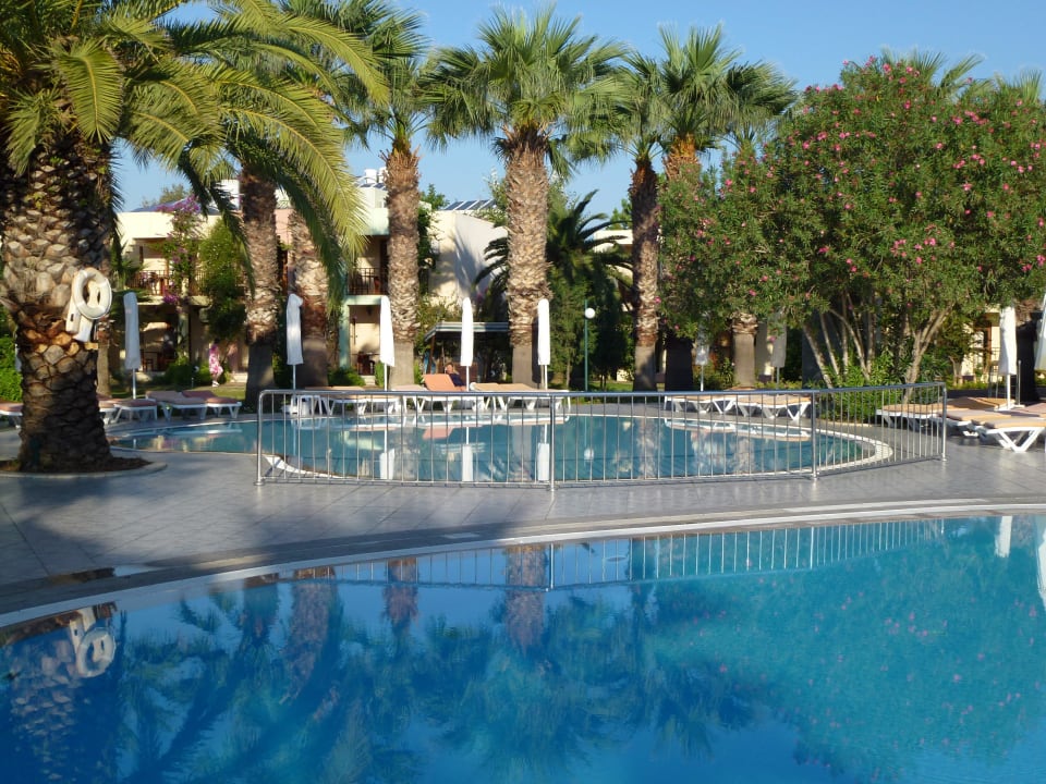 Pool am Morgen VONRESORT Golden Beach