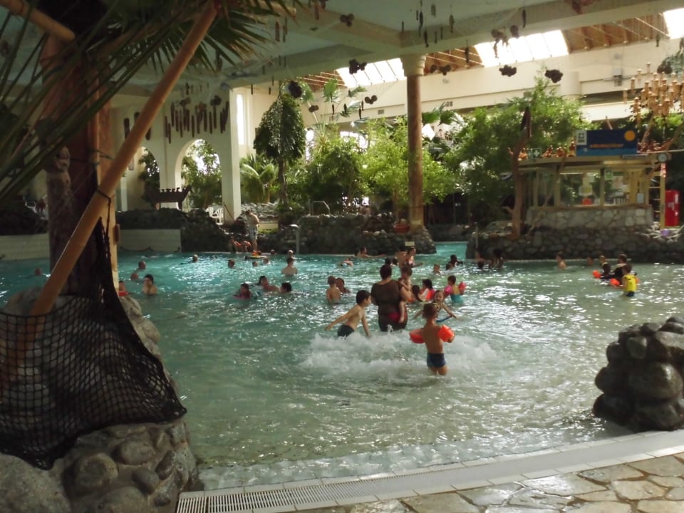 Pool mit Wellengang Center Parcs Park Hochsauerland