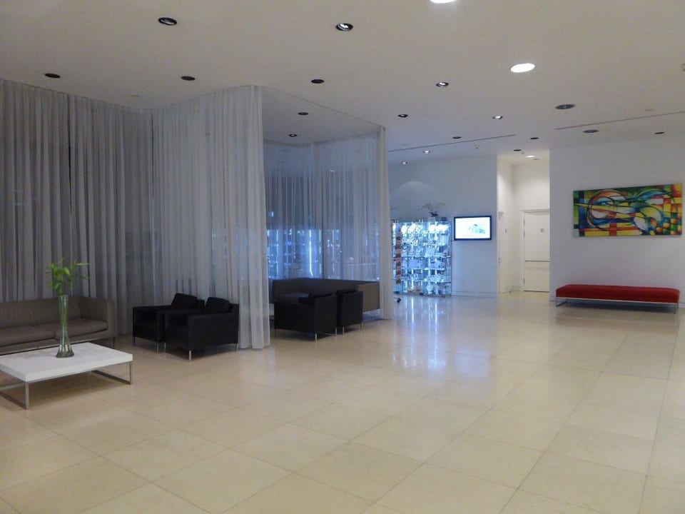 Großzügiger Eingangsbereich Vienna House Andel's Prague