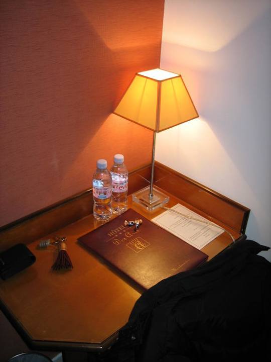 Schreibtisch Hotel des Arts Montmatre