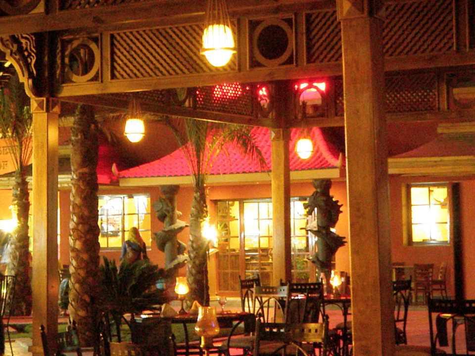 Wieczorem w hotelu Pickalbatros Alf Leila Wa Leila Resort - Neverland Hurghada