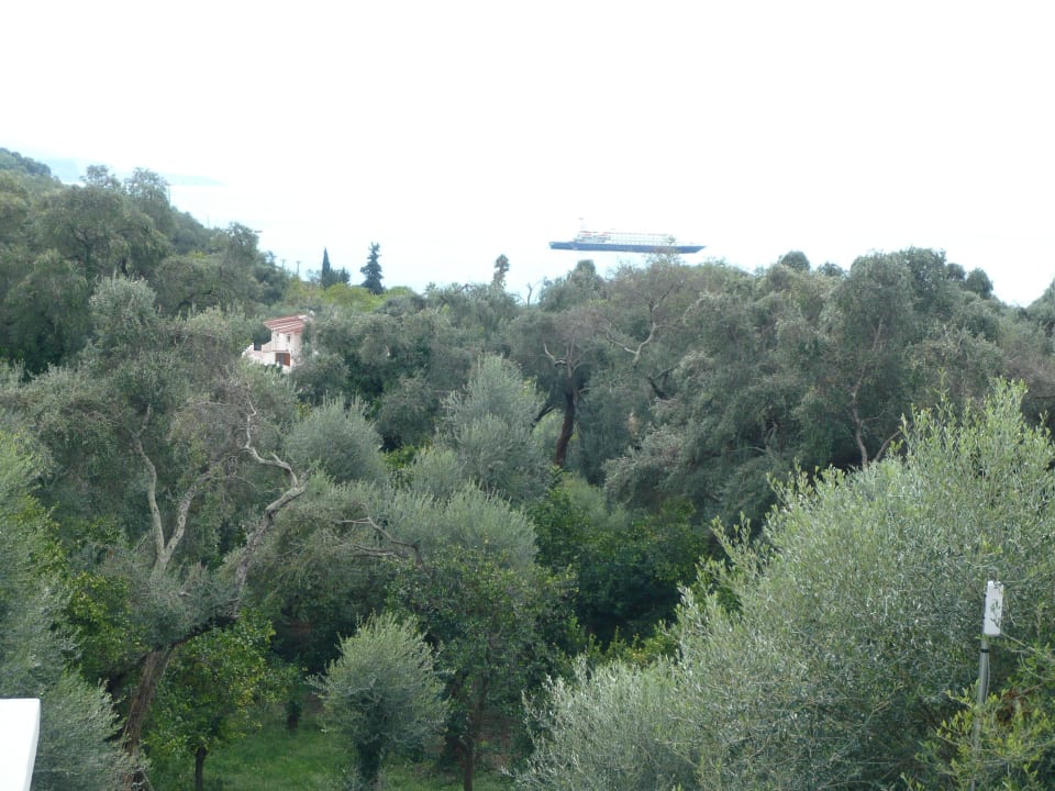 Haus Golden Bay Suites & Maisonettes