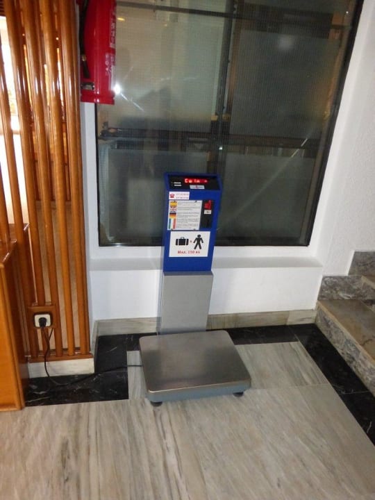 Kofferwage 1 Euro reicht um 2 Koffer zu wiegen Hotel Clumba