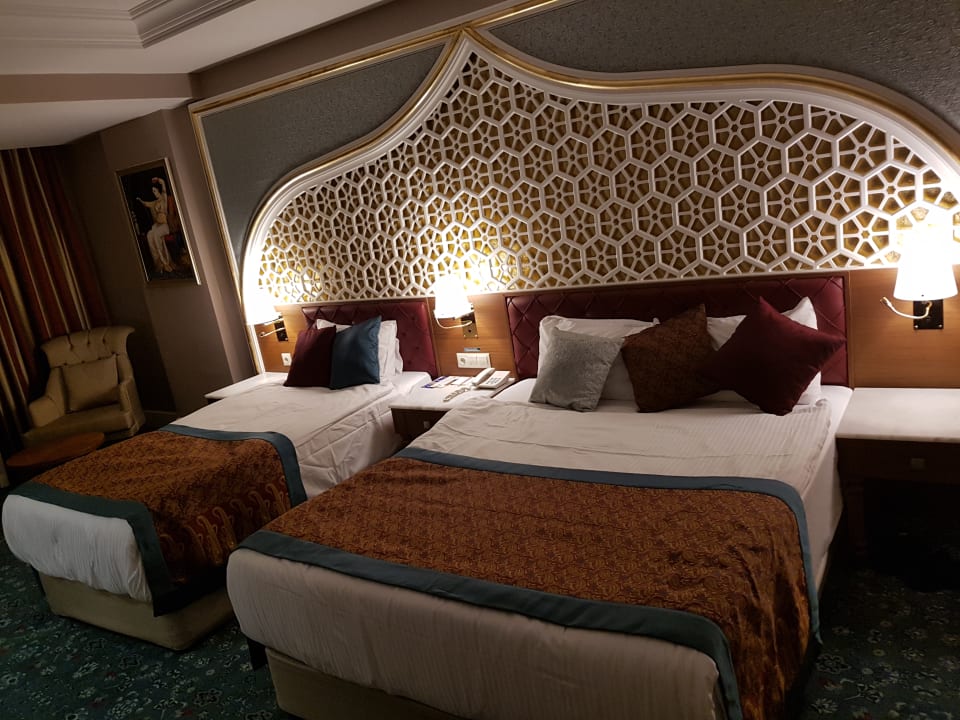 Zimmer Royal Taj Mahal Hotel