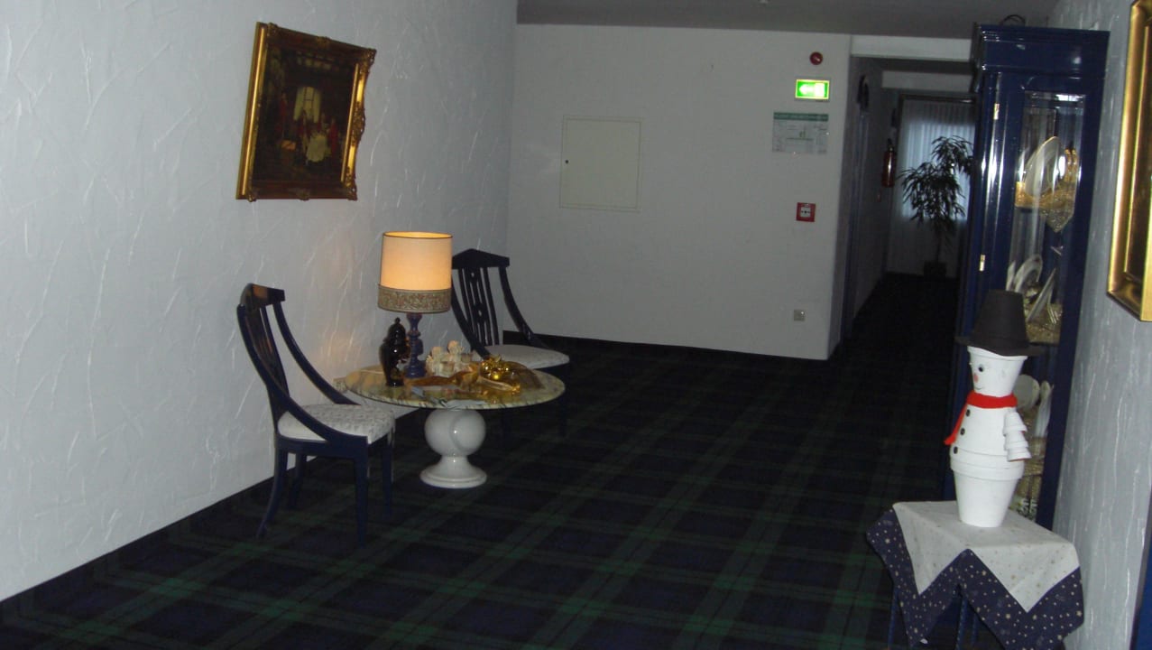Decko zu Weihnachten im Hotelflur Best Western Hotel Rhön Garden