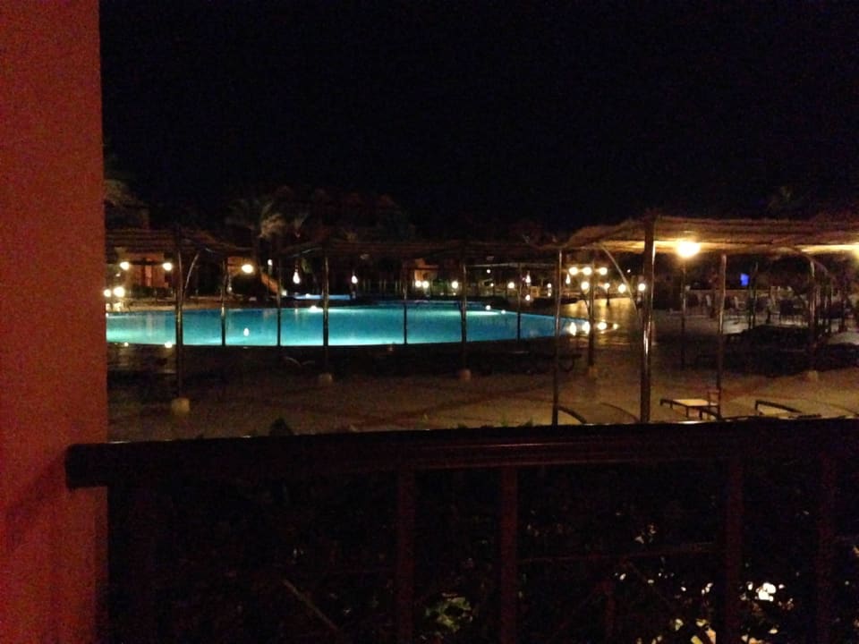 Pool am Abend Jaz Makadi Oasis Resort