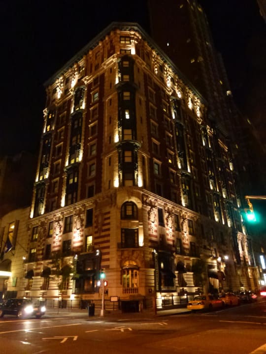 Das Hotel - nachts schön beleuchtet The James Hotel New York NoMad