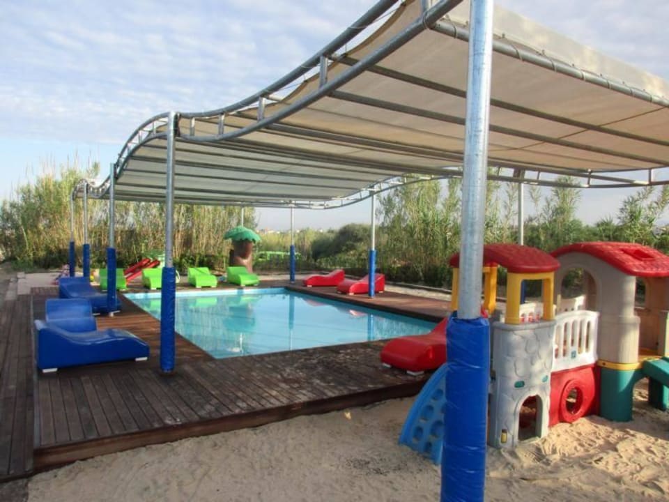 Kinderpool am Strand Dobedan Exclusive Hotel And Spa