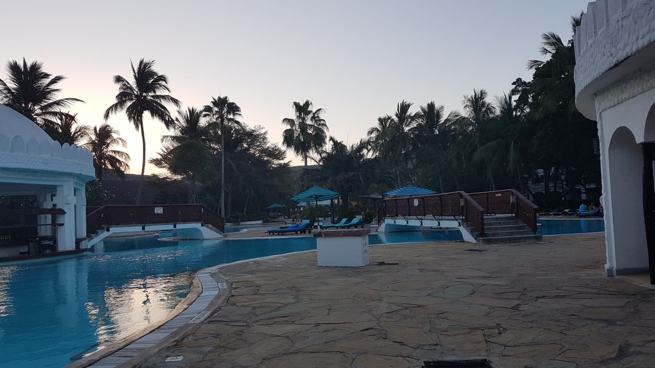 Pool Hotel Southern Palms Beach Resort