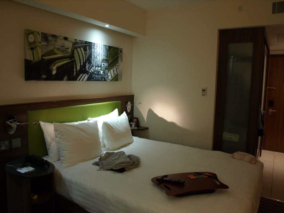 Bett Hampton by Hilton London Croydon