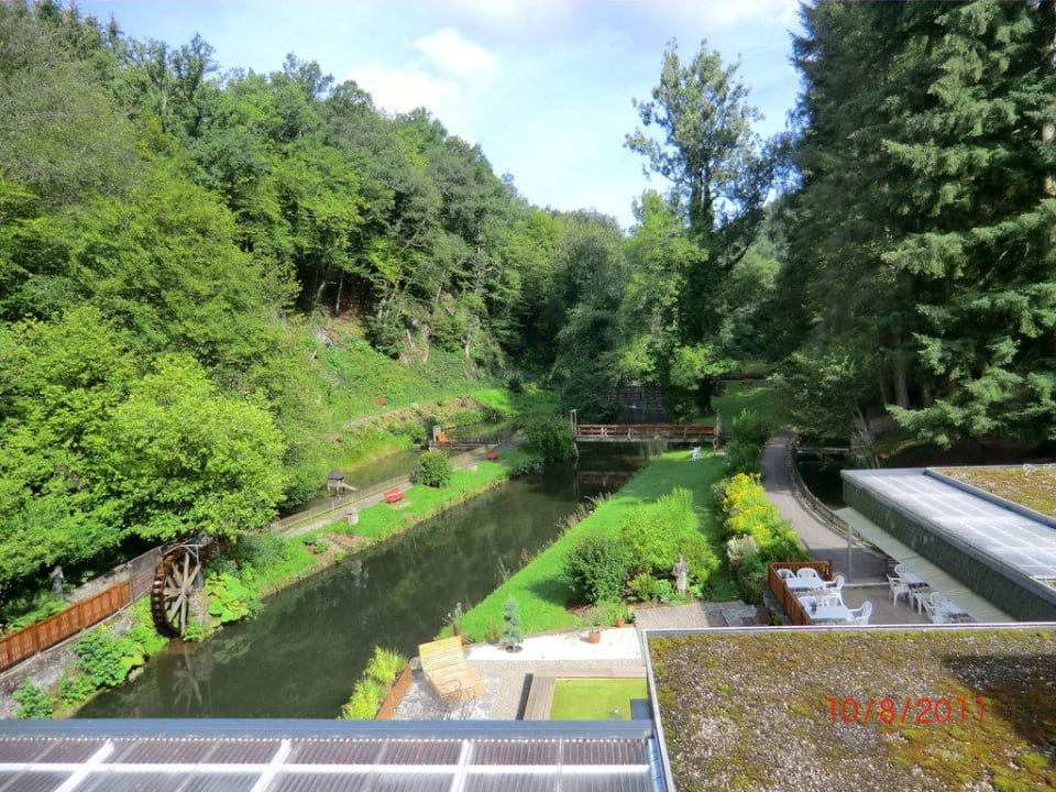 Blick aus dem Hotelzimmer zur Forellenzucht Land-gut-Hotel Heidsmühle