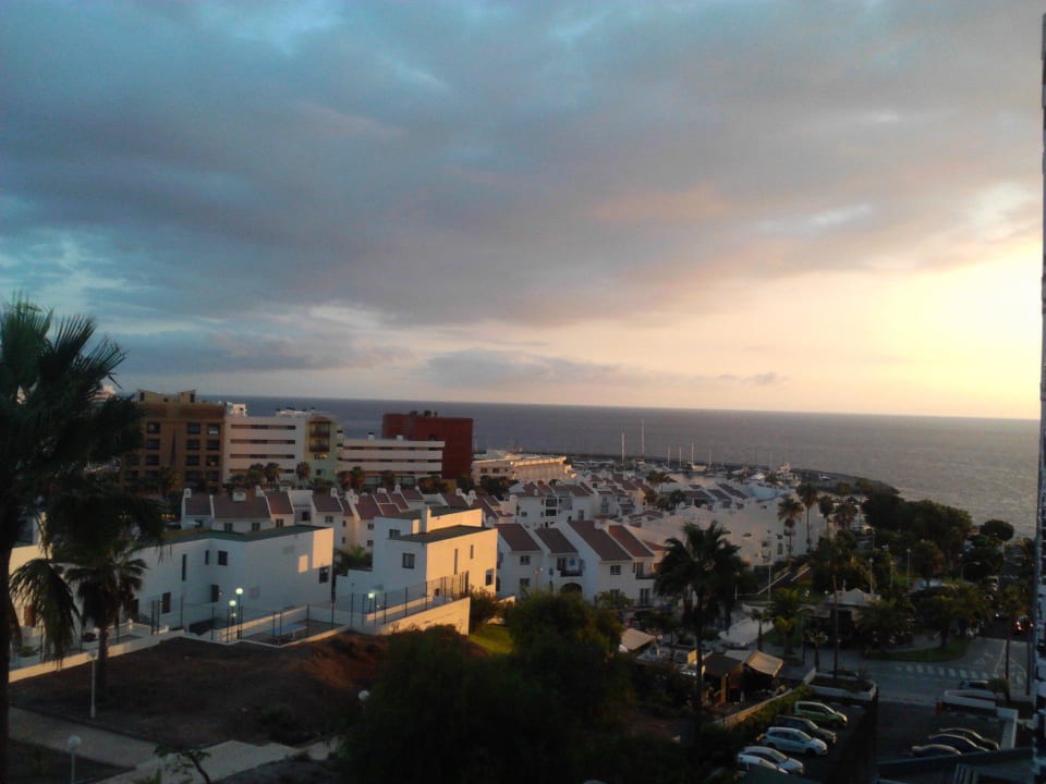 Ausblick vom Balkon Richtung Meer & Hafen Hovima Costa Adeje - For Cool Adults