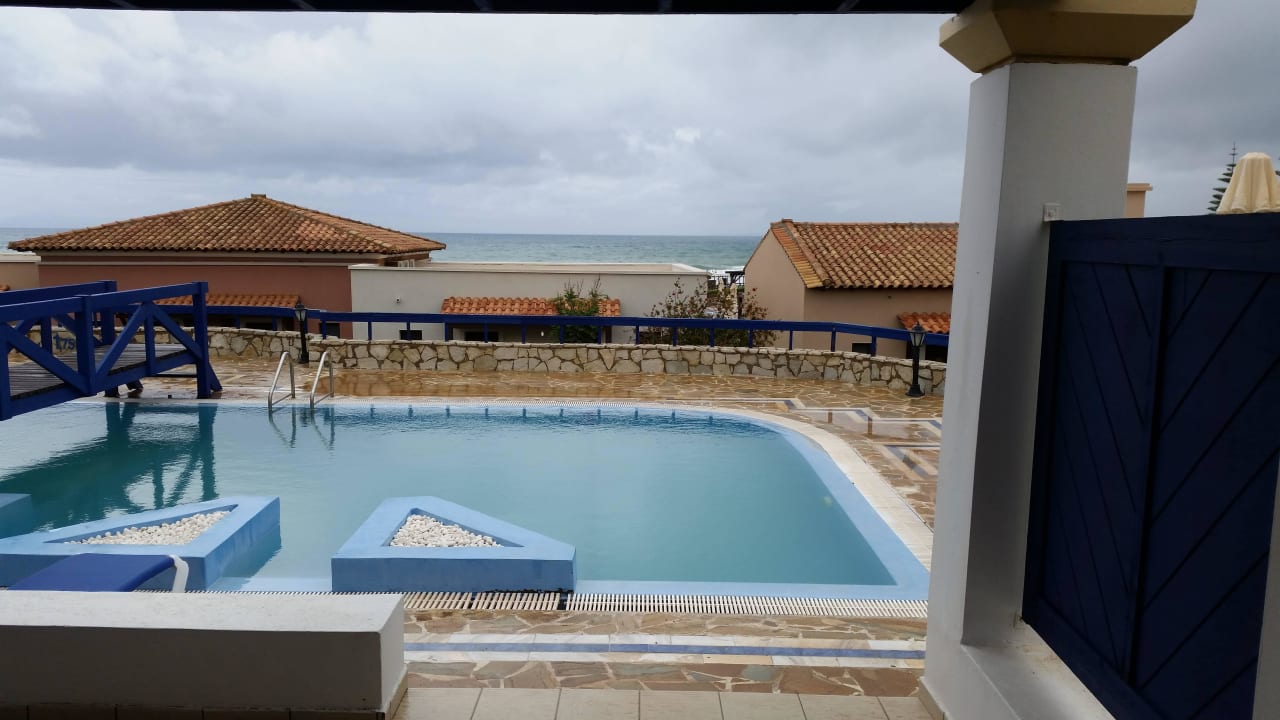 Pool-Access-Zimmer Aldemar Olympian Village