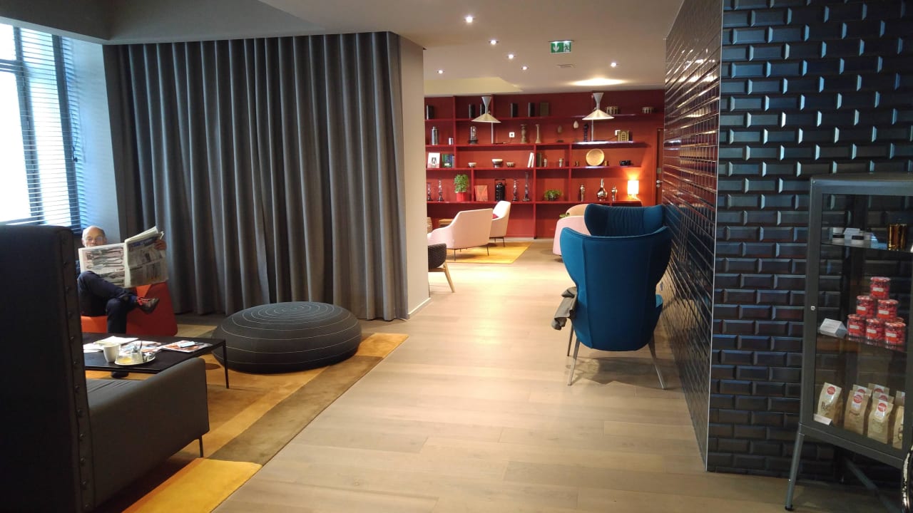 Im "Club", d.h. hier kann mal überall essen etc. Okko Hotels Lyon Pont Lafayette