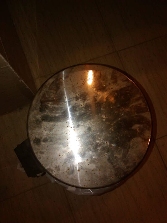 Mülleimer Dreck und Rost Coral Hills Resorts & SPA