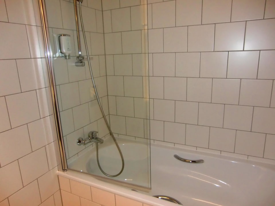 Bad mit Badewanne/ Dusche ARCOTEL Kaiserwasser Wien