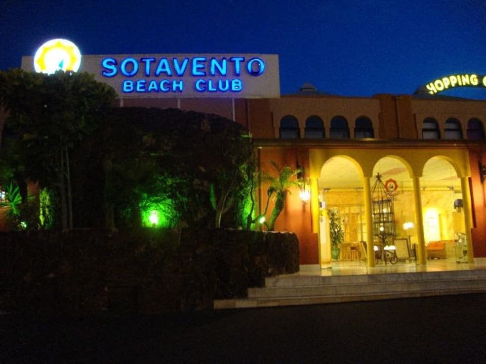 By night Sotavento Beach Club
