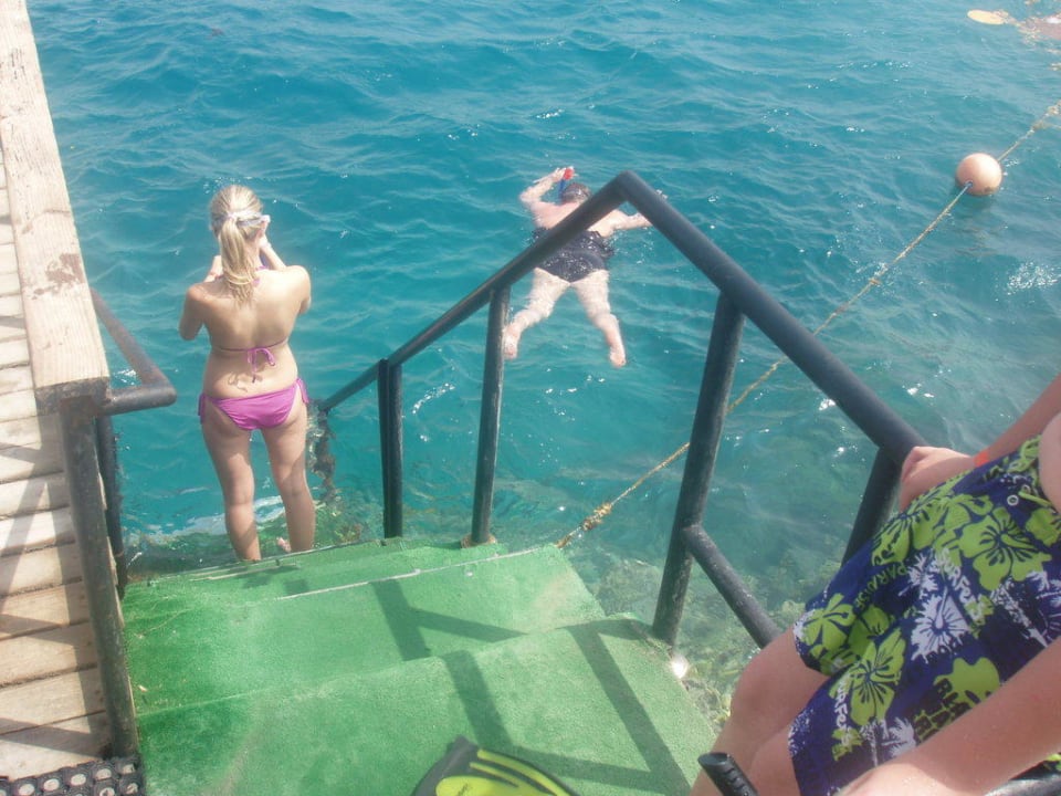 Treppe vom Steg ins Meer Stella Beach Resort & Spa Makadi Bay
