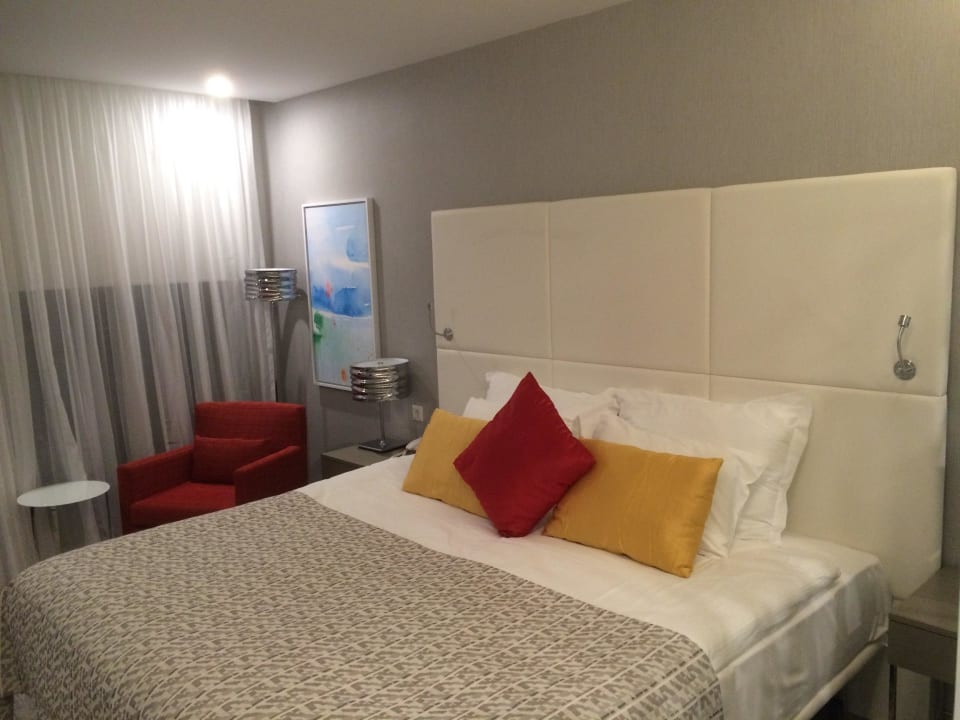 Modernes Bett The Sense Deluxe Hotel