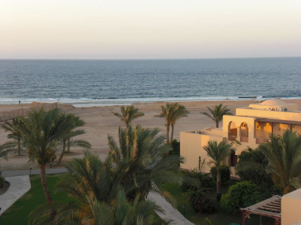 Strand am Abend Steigenberger Coraya Beach - Adults only