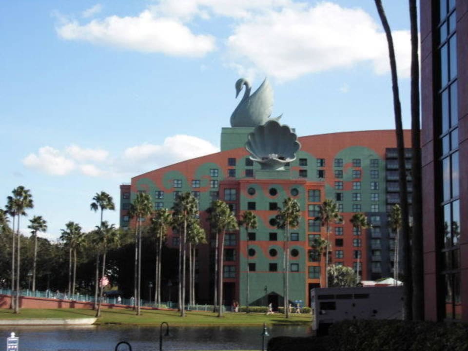 Blick vom Dolphin Hotel zum Swan Hotel Walt Disney World Dolphin Resort