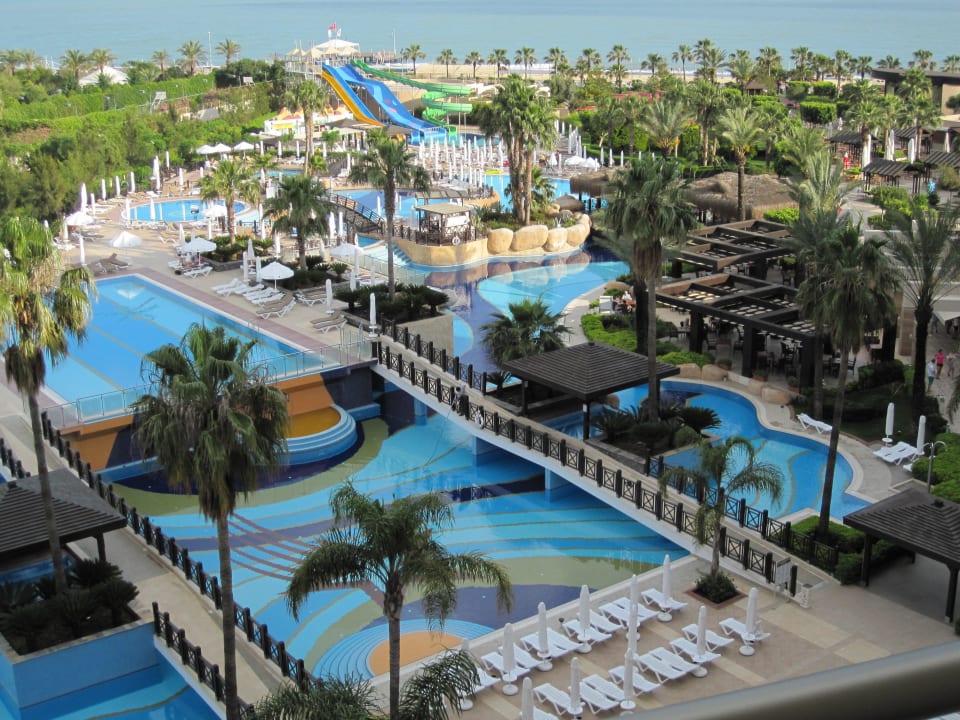 Poolanlage vom Balkon aus Fame Residence Lara & Spa