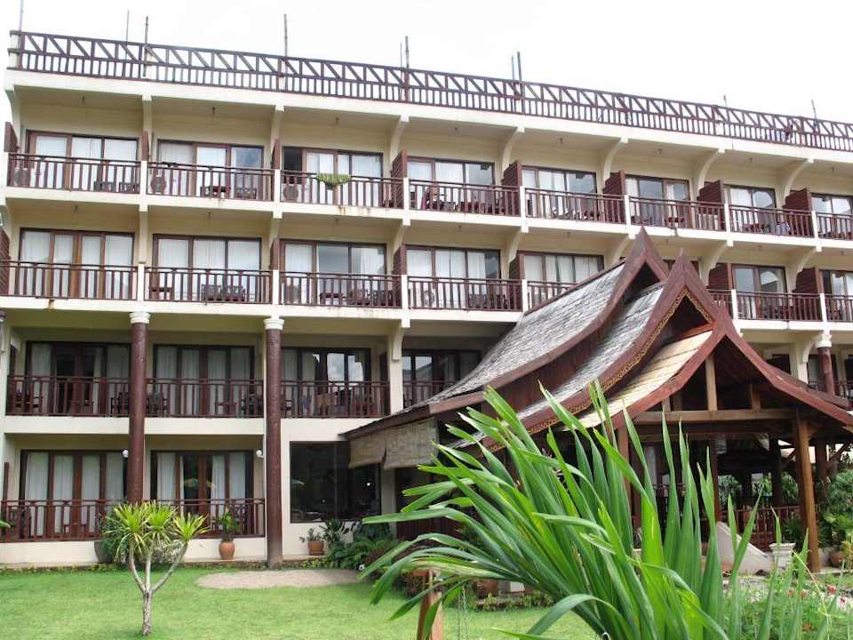 Front vom Fluss aus Hotel Elephant Crossing