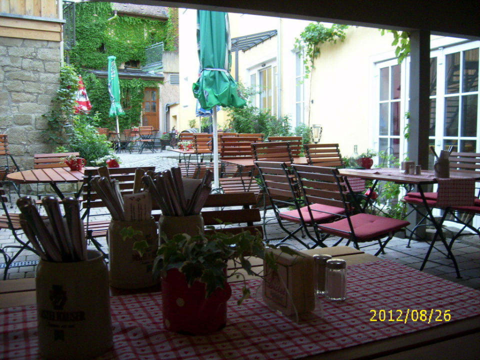 Weinlaube im Hotelhof Landhotel & Weingasthof Schwarzer Adler