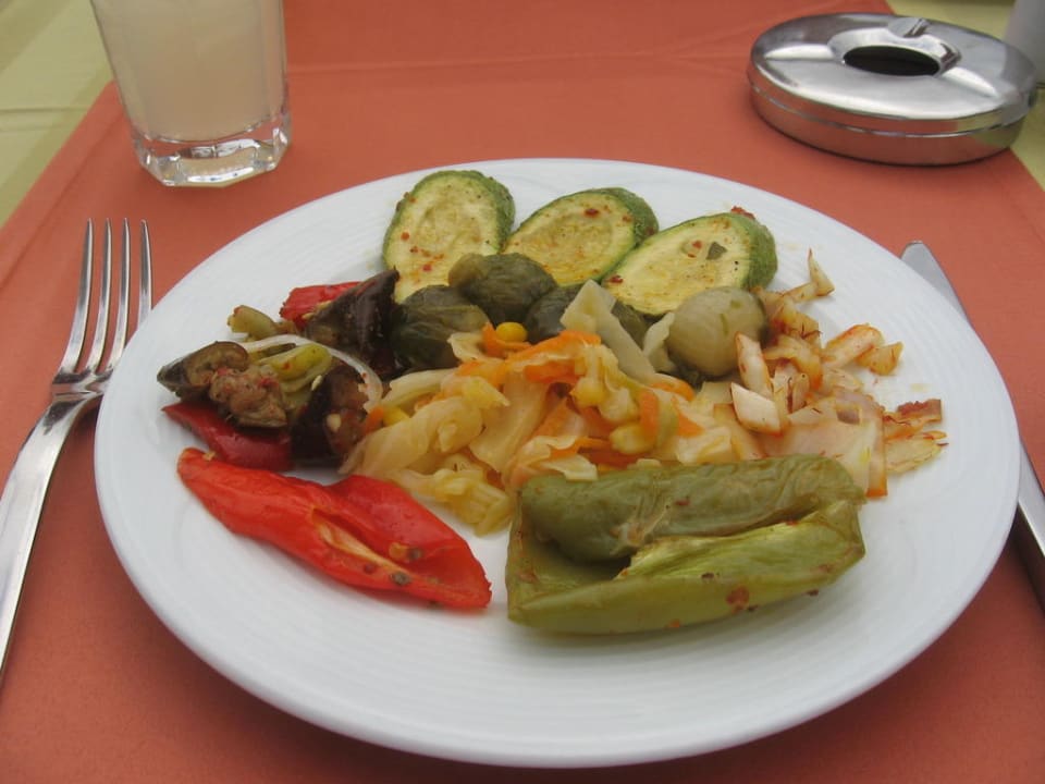 Ein kleienr Teil der schmackhaften Vorspeisen Trendy Aspendos Beach Hotel