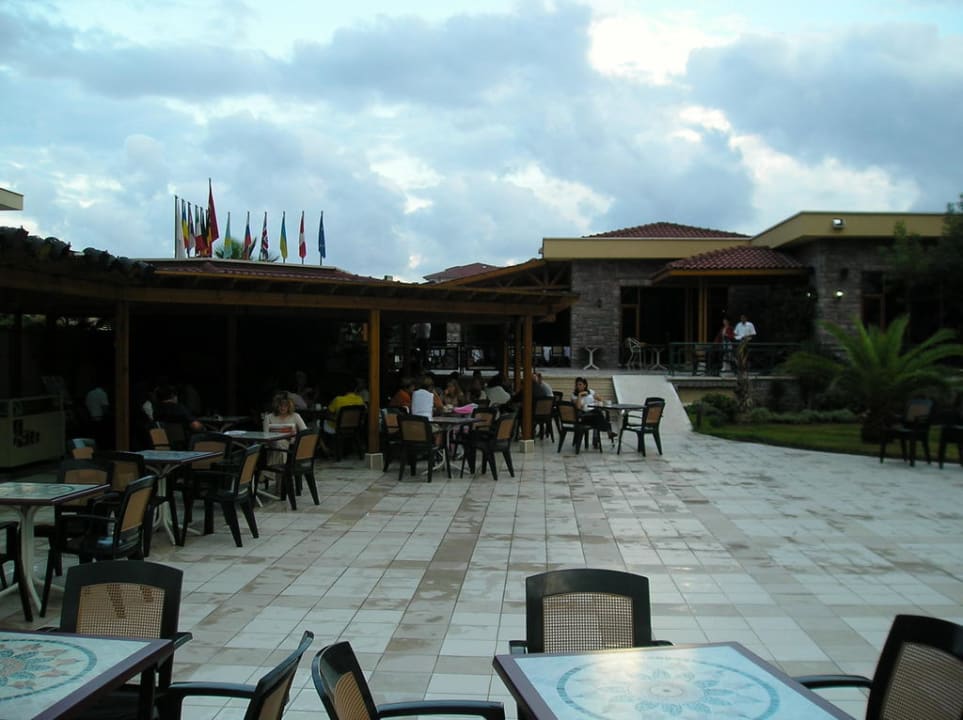 Бар возле бассейна Akka Claros Hotel