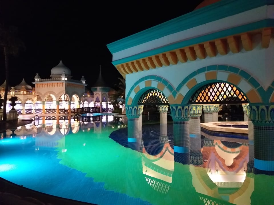 Pool Kamelya Aishen Club