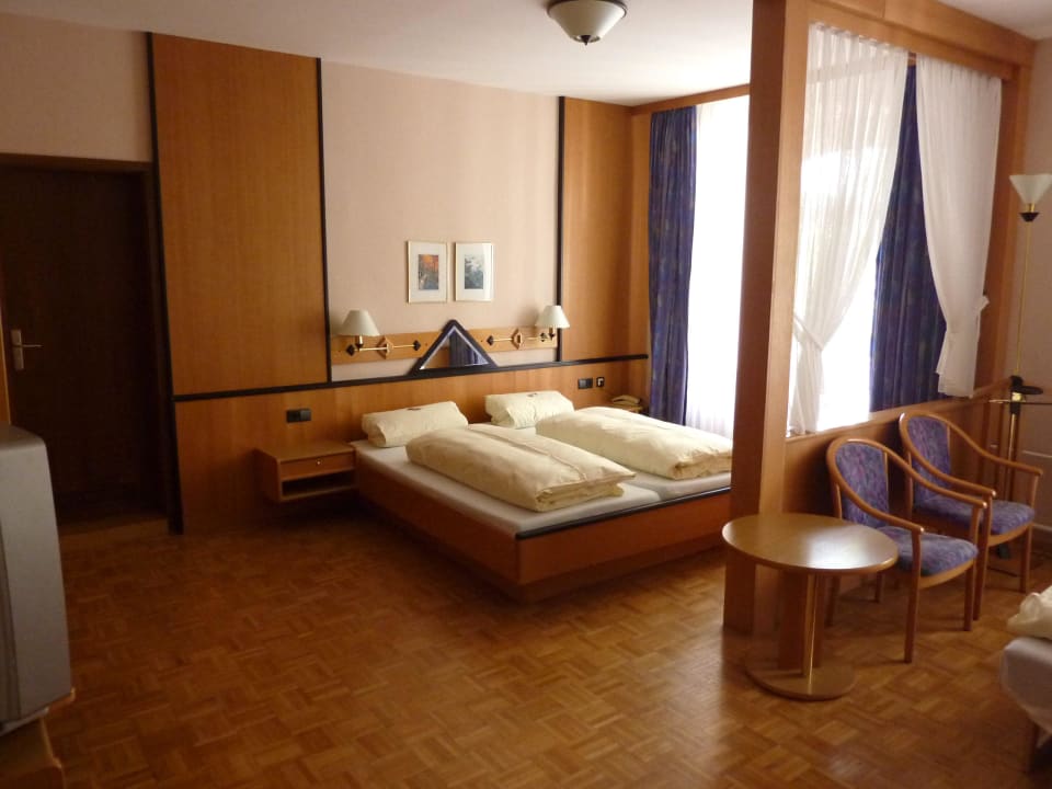 Schönes großes 4-Bettzimmer Hotel Altes Kloster