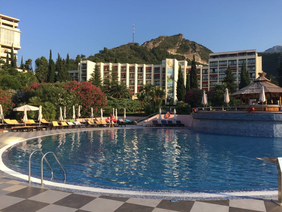Pool Iberostar Waves Bellevue