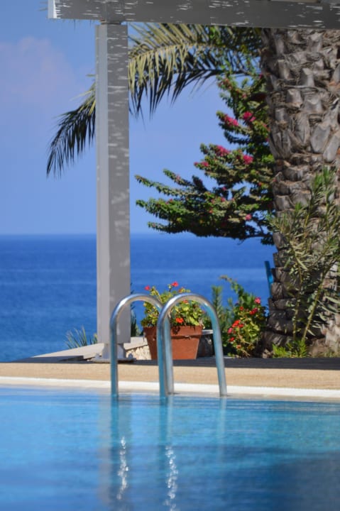 Swimming pool Crystal Springs Beach Hotel