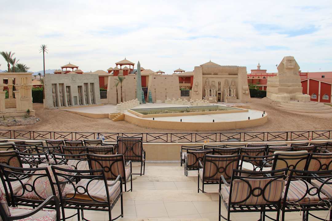 Арена на которой проходят ежедневное представление Pickalbatros Alf Leila Wa Leila Resort - Neverland Hurghada