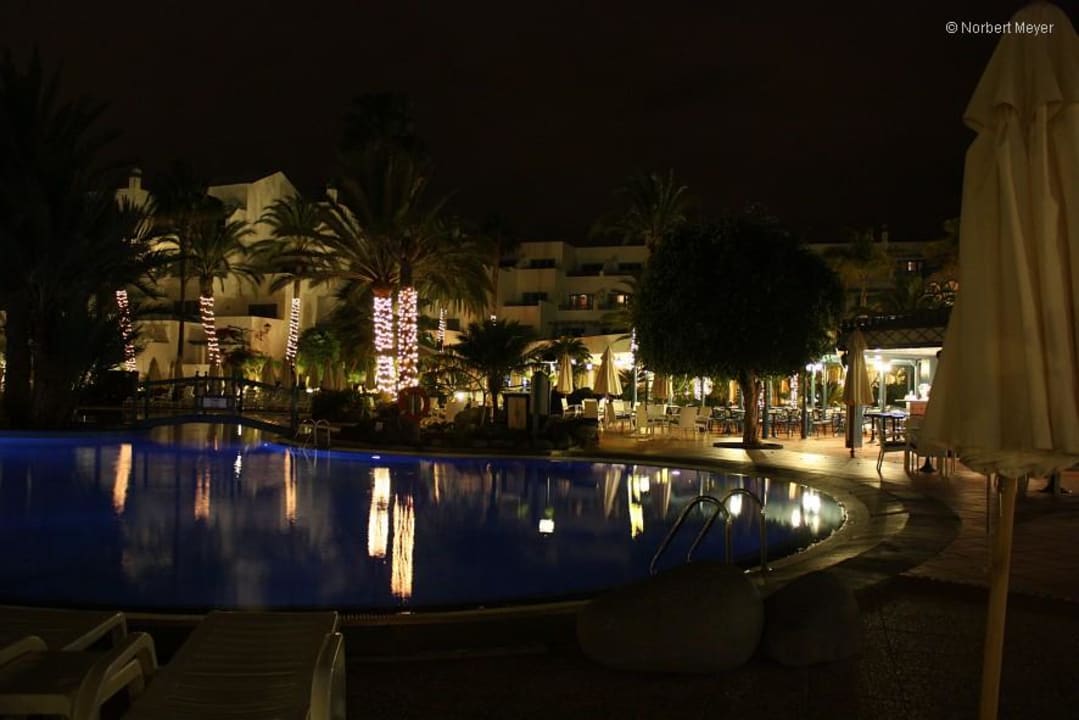 Bei Tag und Nacht ein Hingucker - Die Gartenanlage Seaside Hotel Los Jameos
