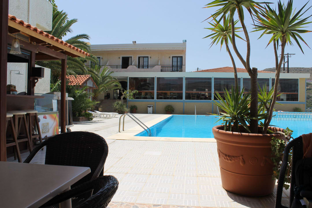 Pool von der Snackbaar aus gesehen Hotel Seven Stars