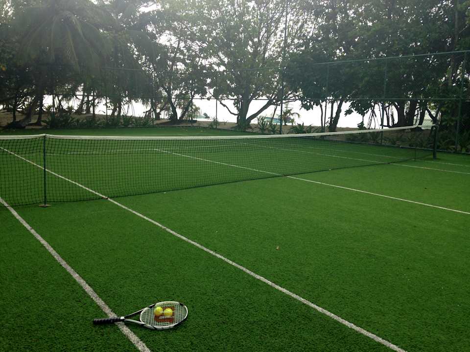 Tennisplatz Palm Beach Resort & Spa Maldives