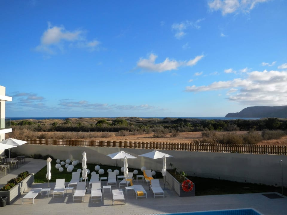 Pool, dahinter Dünen Pestana Ilha Dourada