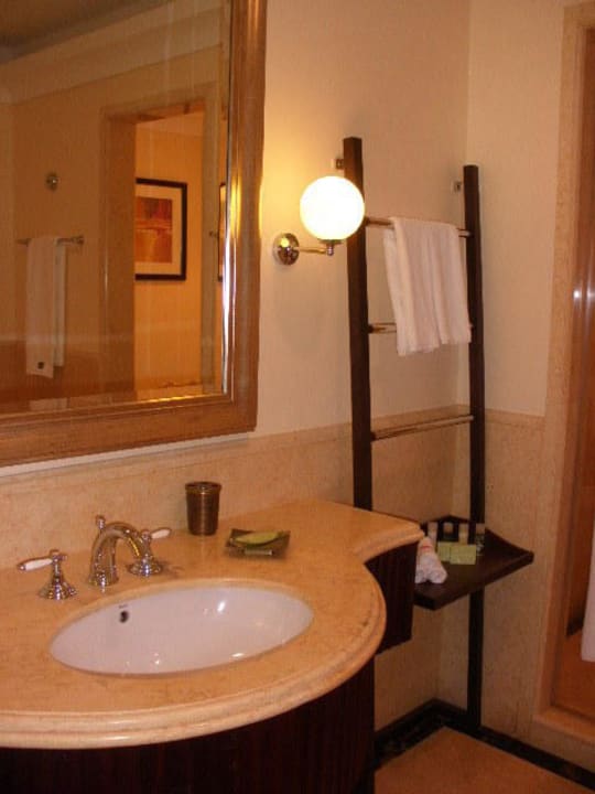 Sauberes Bad The Westin Dubai Mina Seyahi Beach Resort & Marina
