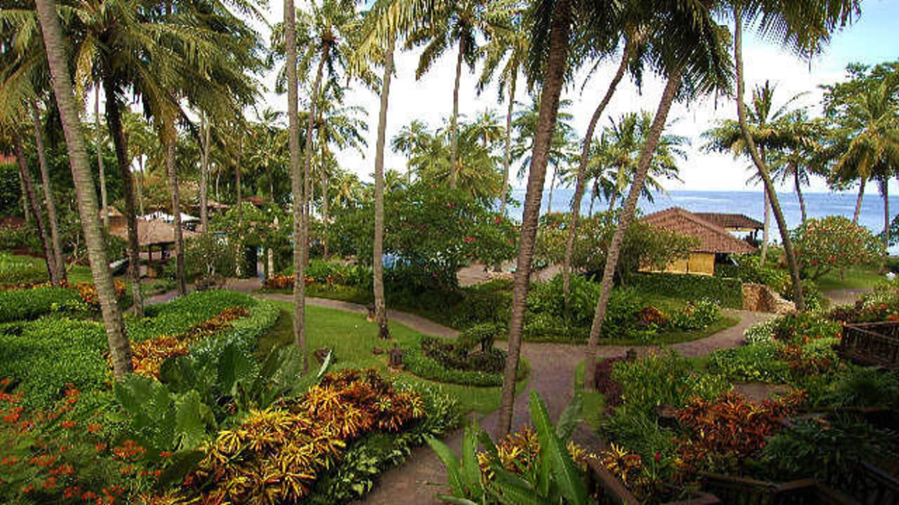 Ausblick zum Garten und Meer Hotel Sheraton Senggigi Lombok Beach Resort