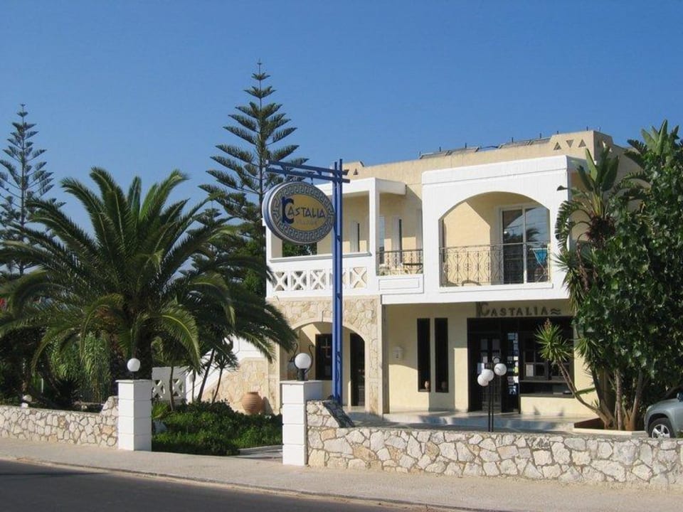 Hoteleingang Kastalia Village & Saint Nikolas Hotel