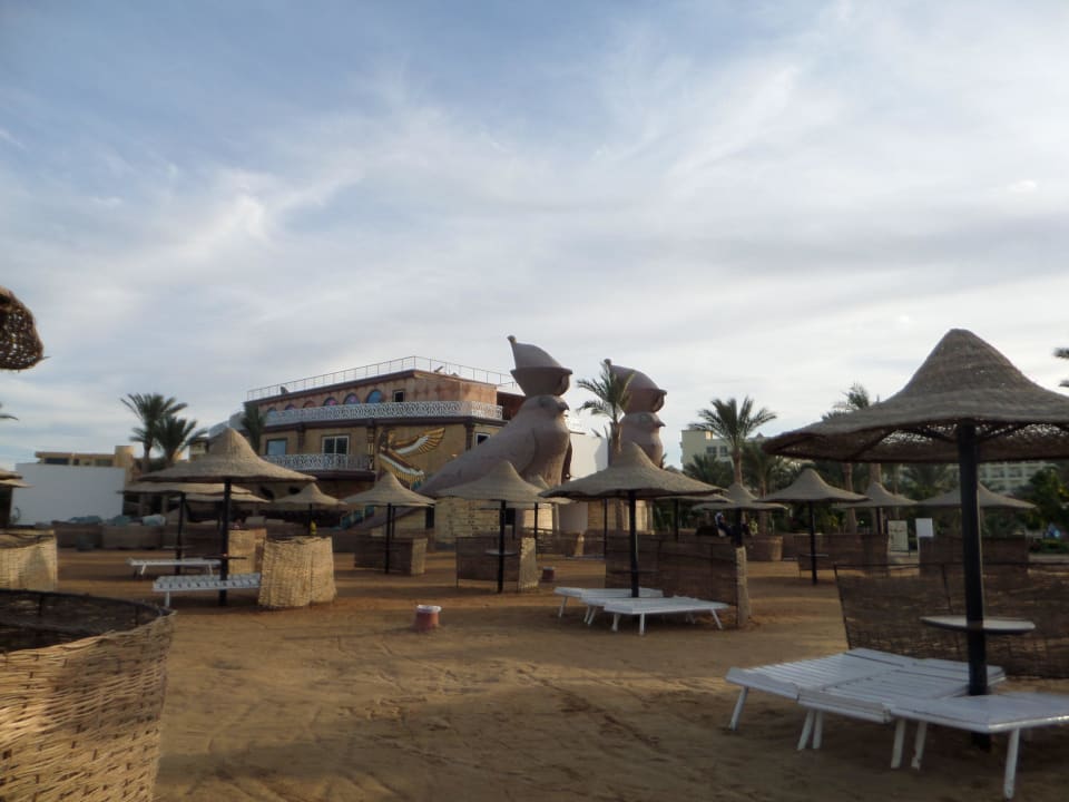 Скоро откроется клуб на пляже Riviera Aqua Park Resort