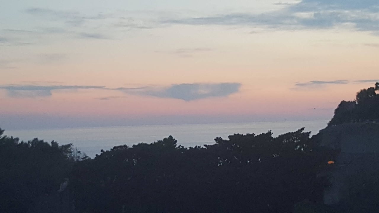 Die rote Sonne ist bereits im Meer versunken Hotel La Floridiana